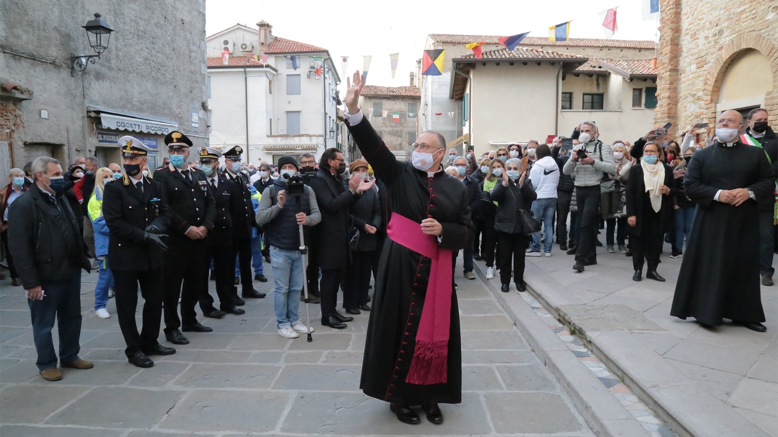 Immagine per Festa a Grado per l'arrivo di don Paolo, l'isola abbraccia il sacerdote